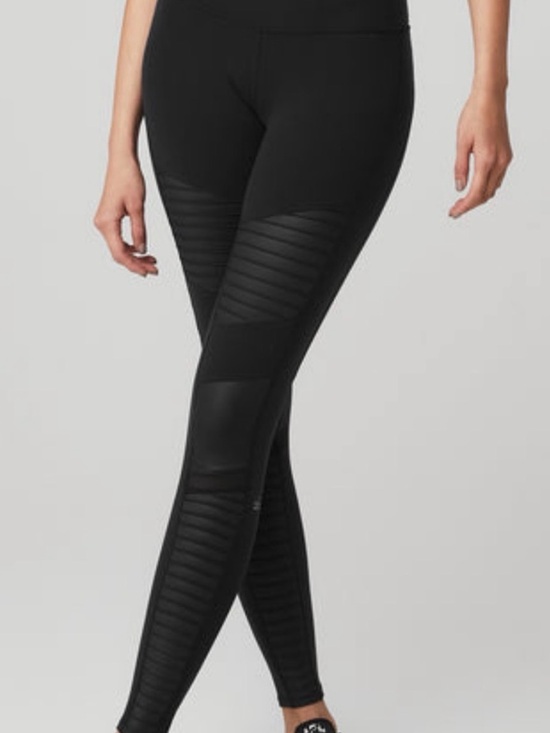 ALO Yoga Pants - ALO Yoga Black High-Waist Leggings with Ribbed Paneled Detail